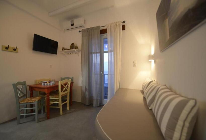 家庭小型套房, The Big Blue