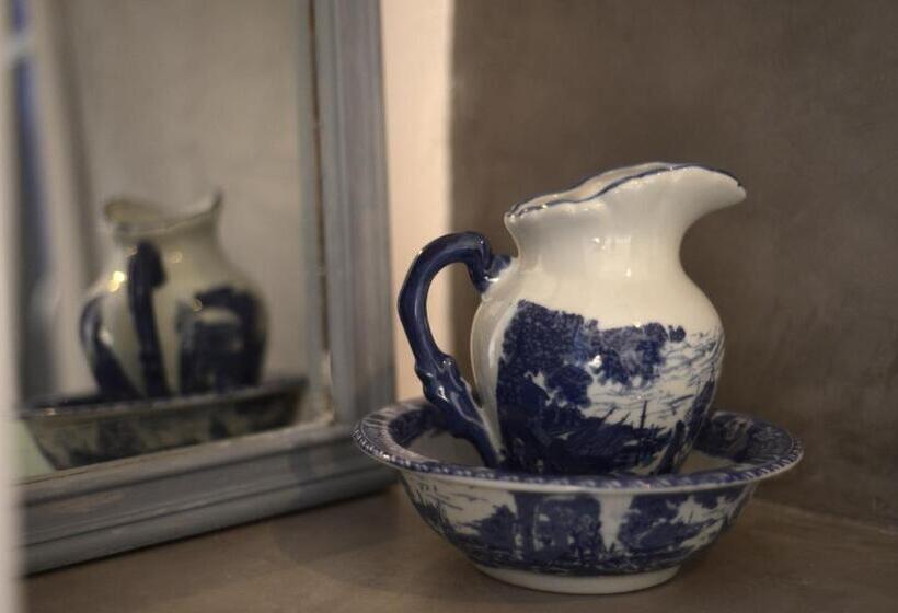 家庭小型套房, The Big Blue