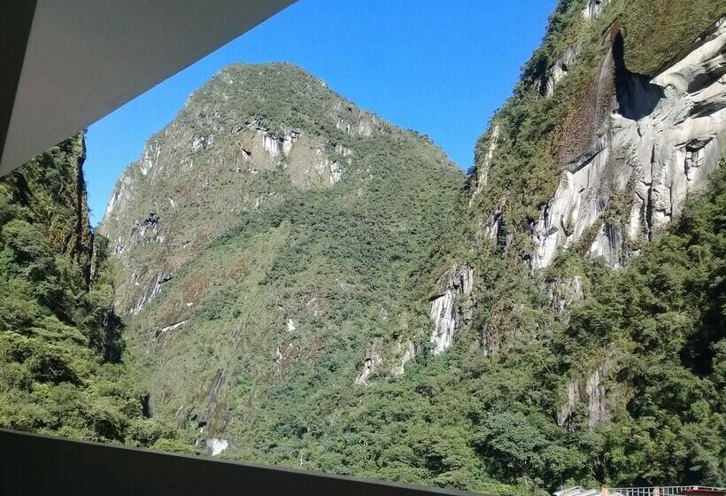 غرفة أساسية سرير مزدوج, Qhaqya