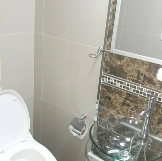 غرفة أساسية سرير مزدوج, Qhaqya