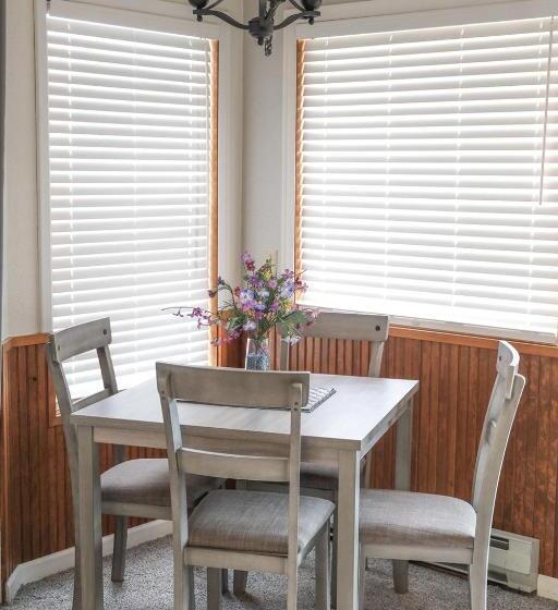 شقة غرفتين, The Landmark Inn On Orcas Island