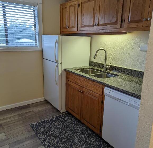 شقة غرفتين, The Landmark Inn On Orcas Island