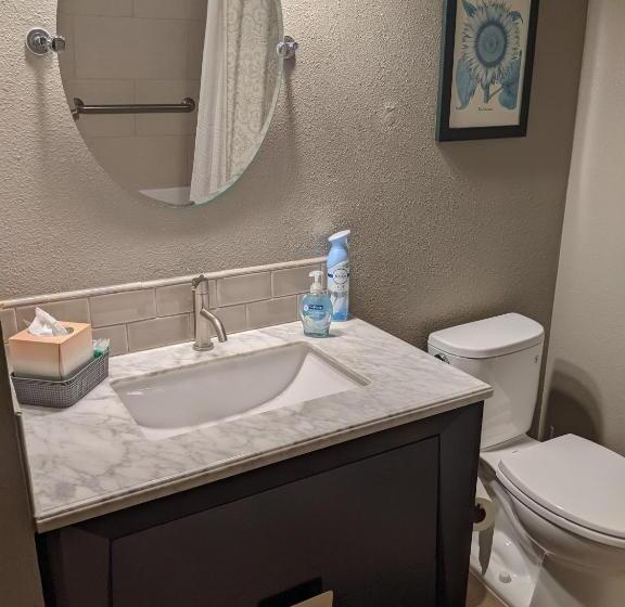 شقة غرفتين, The Landmark Inn On Orcas Island