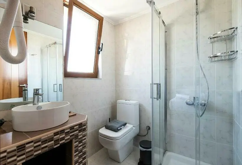 エコノミールーム, Cyrenia Guesthouse