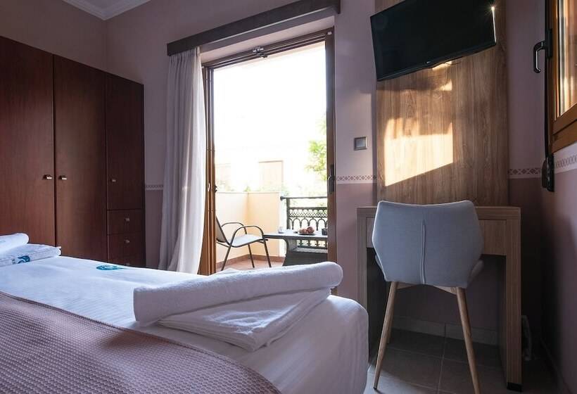 Люкс с Балконом, Cyrenia Guesthouse