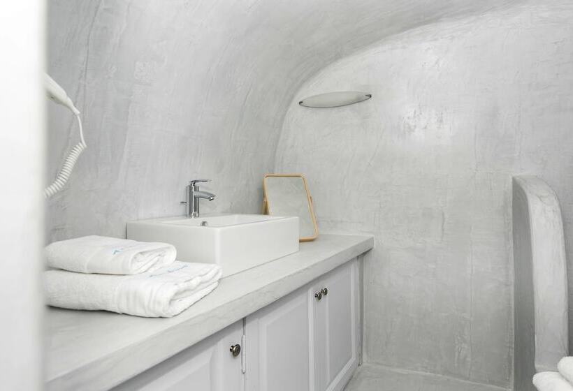 Superior suite with view, Horizon Aeifos Suites