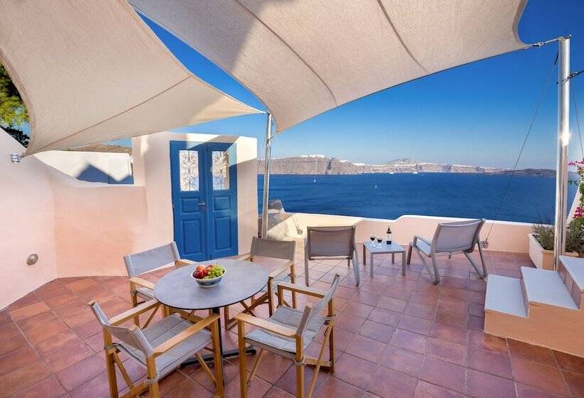 Superior suite with view, Horizon Aeifos Suites