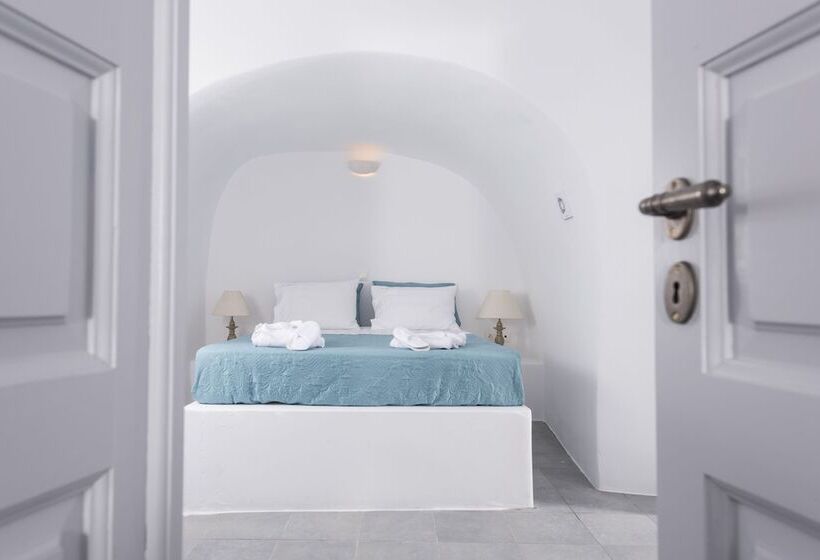 Superior suite with view, Horizon Aeifos Suites