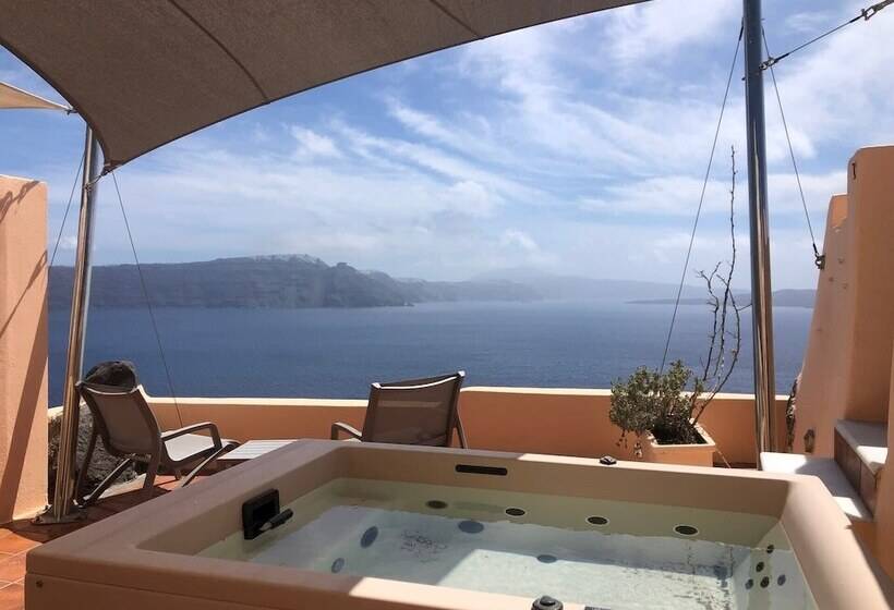 Superior suite with view, Horizon Aeifos Suites