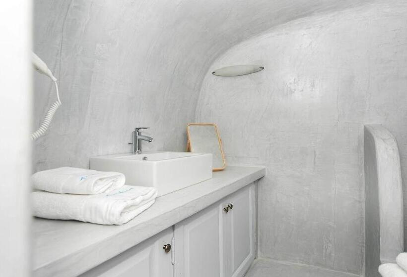 Superior suite with view, Horizon Aeifos Suites