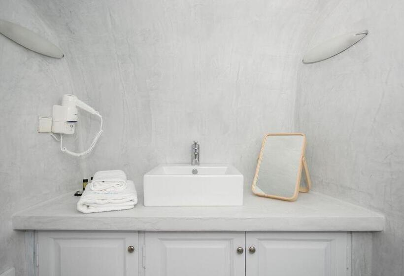 Superior suite with view, Horizon Aeifos Suites