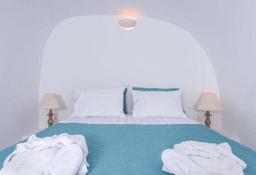 Superior suite with view, Horizon Aeifos Suites