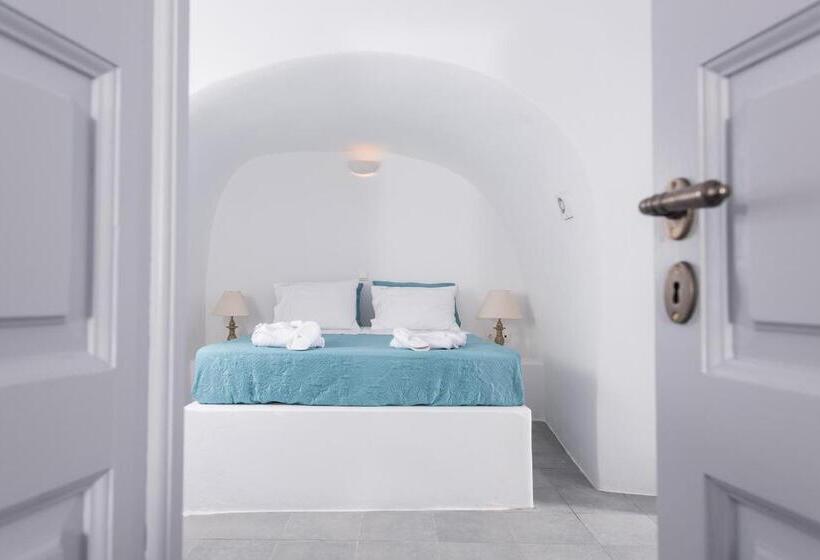 Superior suite with view, Horizon Aeifos Suites