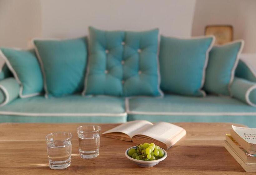 Superior suite with view, Horizon Aeifos Suites