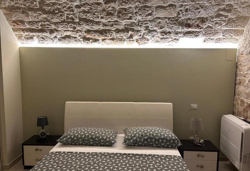 스위트 킹사이즈 침대, Albergo Diffuso Dimora Rossi B&b