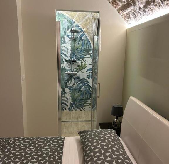 스위트 킹사이즈 침대, Albergo Diffuso Dimora Rossi B&b