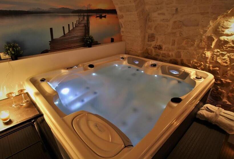 스위트 킹사이즈 침대, Albergo Diffuso Dimora Rossi B&b