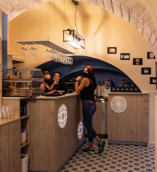 스위트, Albergo Diffuso Dimora Rossi B&b