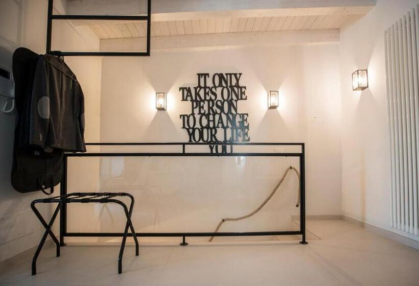 스위트, Albergo Diffuso Dimora Rossi B&b