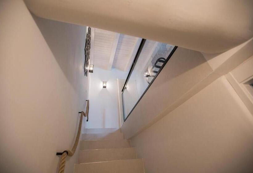 스위트, Albergo Diffuso Dimora Rossi B&b