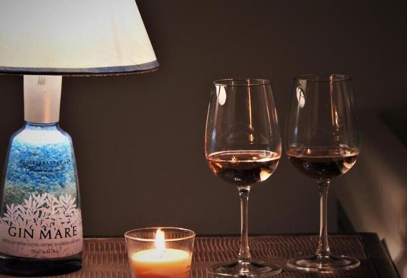 스위트 킹사이즈 침대, Albergo Diffuso Dimora Rossi B&b