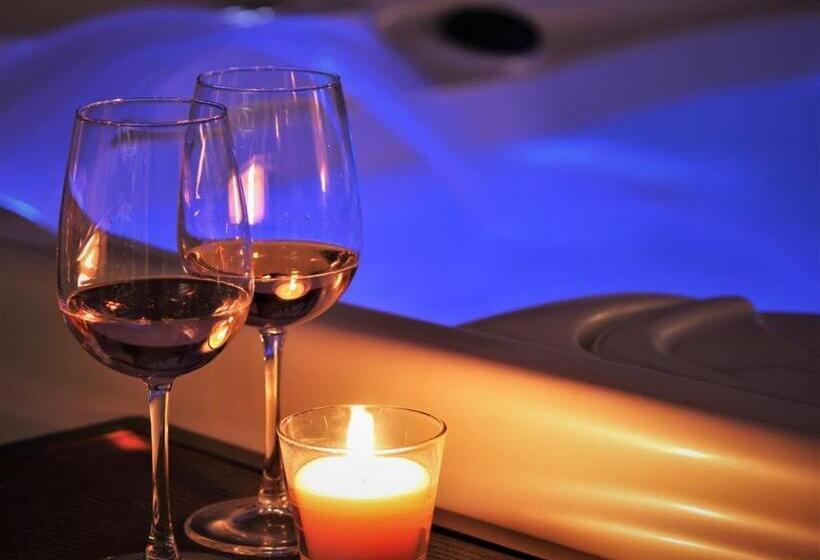 스위트 킹사이즈 침대, Albergo Diffuso Dimora Rossi B&b