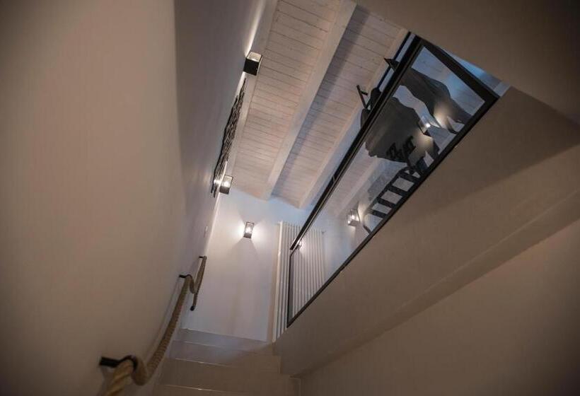 스위트, Albergo Diffuso Dimora Rossi B&b