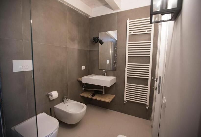 스위트, Albergo Diffuso Dimora Rossi B&b