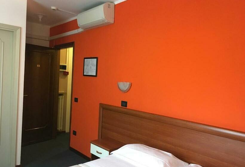 스탠다드 룸, Cortina