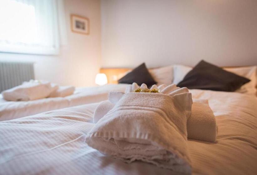 غرفة قياسية ثلاثية, El Paso