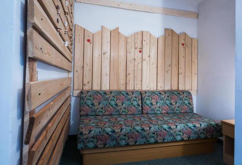 غرفة قياسية ثلاثية, El Paso