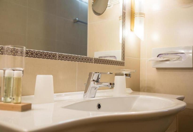 Номер Superior, Fanes