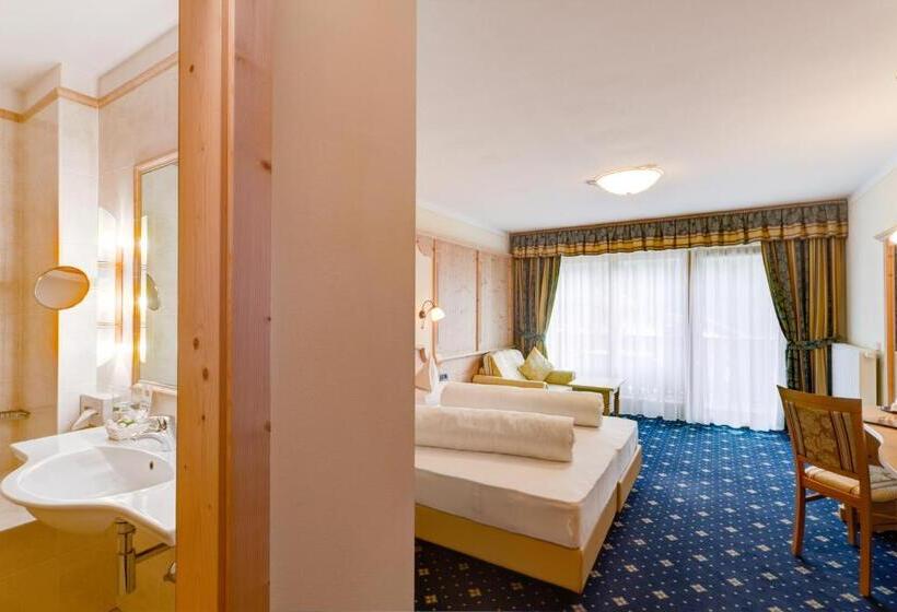 Номер Superior, Fanes