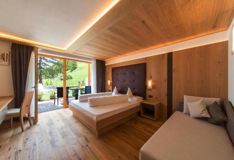 Номер Superior, Fanes