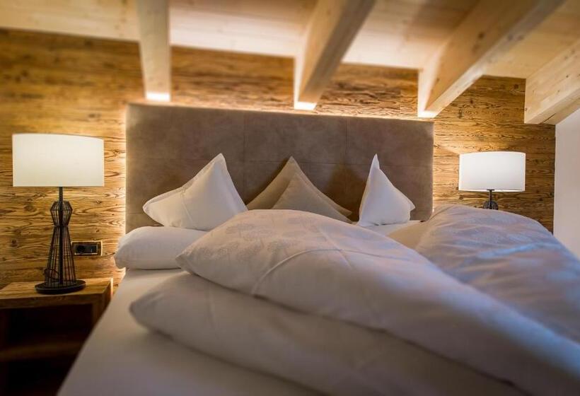 Президентский Люкс, Fanes