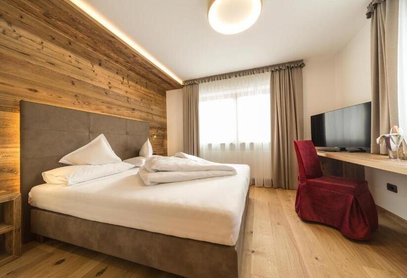 Люкс Повышенной Комфортности, Fanes