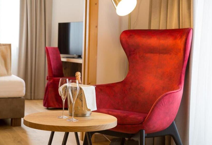 Люкс Повышенной Комфортности, Fanes