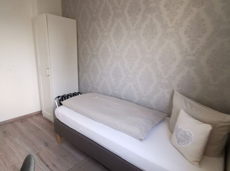 اتاق اکونومی یک تخته, City Hotel Franziska