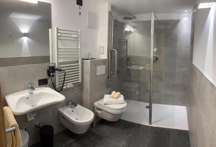 小型套房带阳台, Genziana