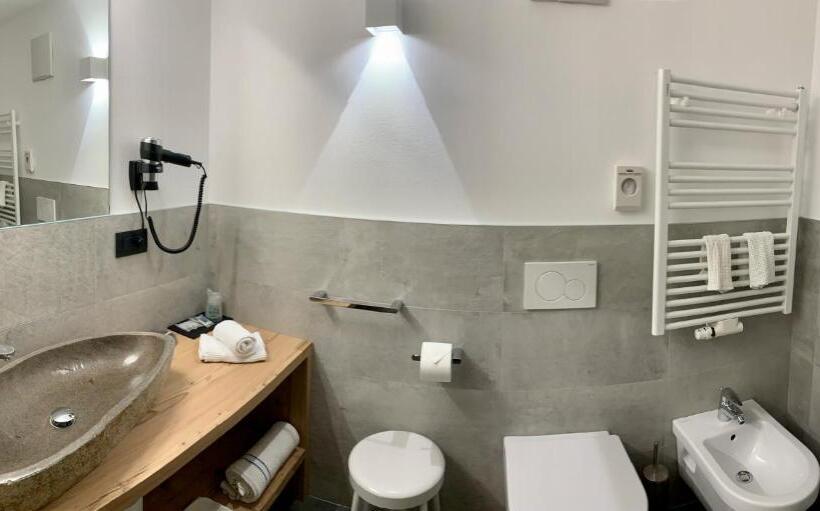 小型套房带阳台, Genziana