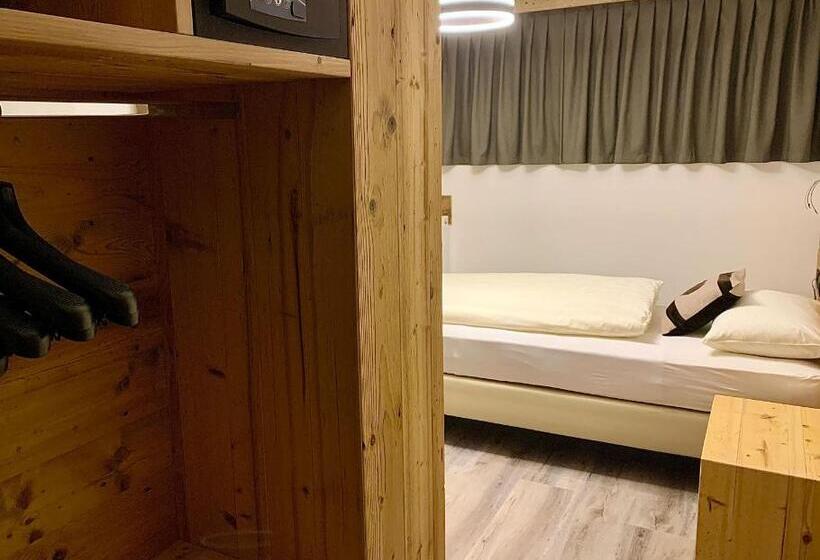 标准单人间, Genziana