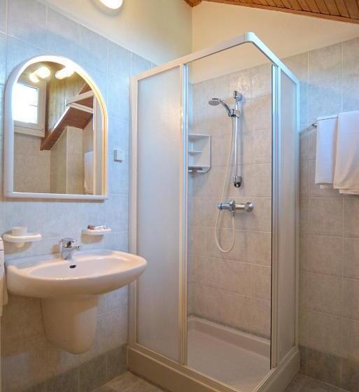 اتاق استاندارد سه نفره, Karinhall