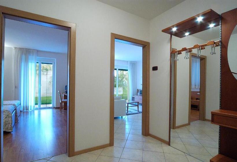 اتاق استاندارد چهارنفره با چشمانداز باغ, Karinhall