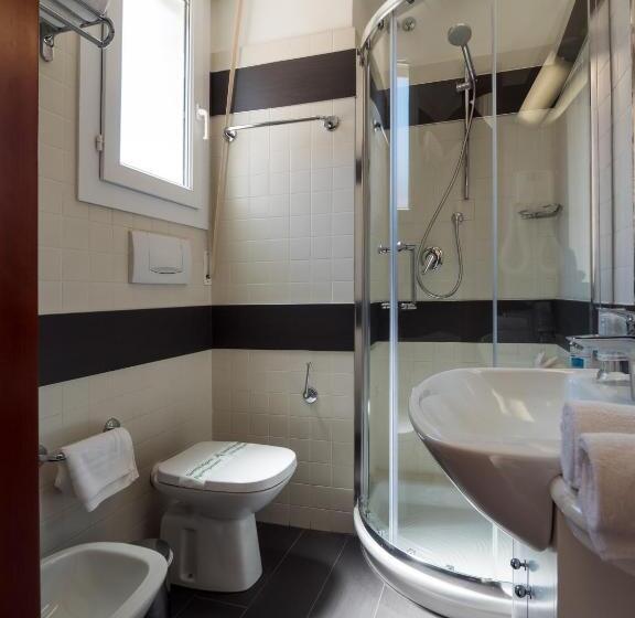 패밀리 룸 측면 바다 전망, Metropol