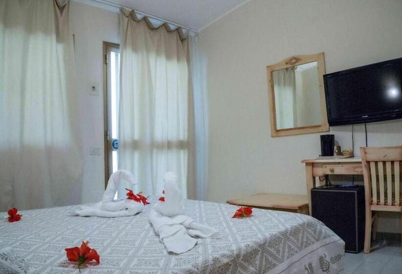 Номер Стандарт Трехместный, Oleandro