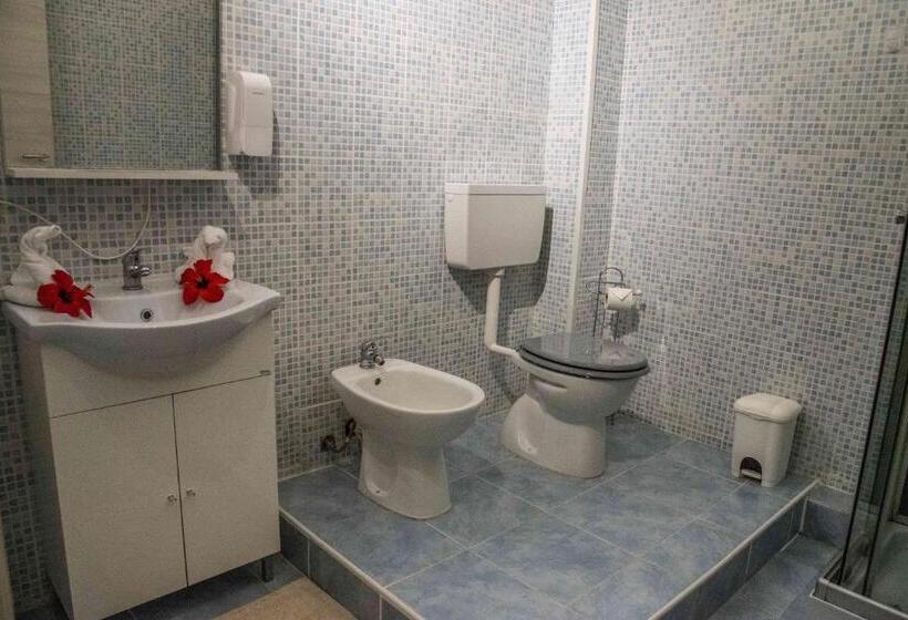 Номер Economy, Oleandro