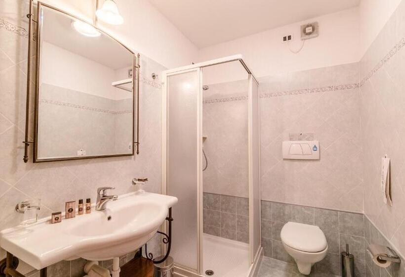 スタンダードルーム, Pineta Pastry