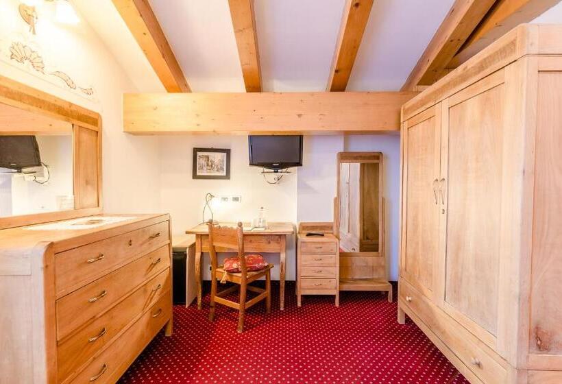 スタンダードルーム, Pineta Pastry