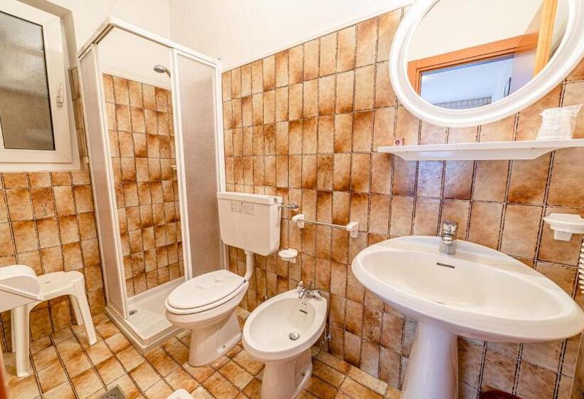 חדר אקונומי, Pineta Pastry