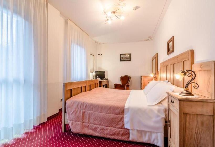 スタンダードルーム, Pineta Pastry